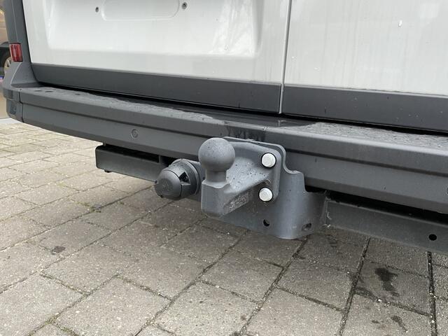 Volkswagen CRAFTER 35 2.0 TDI L3H3 140PK Hand | Trekhaak | Camera | App Connect