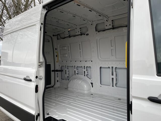 Volkswagen CRAFTER 35 2.0 TDI L3H3 140PK Hand | Trekhaak | Camera | App Connect