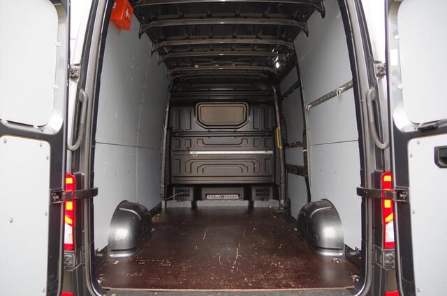 Volkswagen CRAFTER 35 2.0 TDI L3H3 HIGHLINE 140PK AUT. CAMERA, NAVI, CRUISE, AIRCO, TREKHAAK