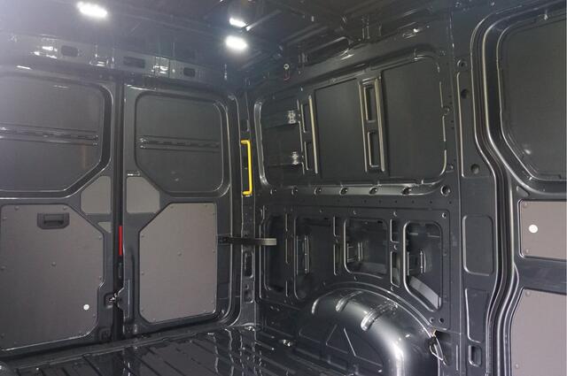 Volkswagen CRAFTER 35 177PK L3H2 AUT Facelift BPM VRIJ!! 13" Navi, Cam, Gev. Stoel, Alarm, LED!! NR. C583*