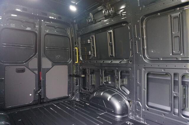 Volkswagen CRAFTER 35 177PK L3H3 AUT Facelift BPM VRIJ!! 13" Navi, Camera, Gev. Stoel, LED!! NR. 879