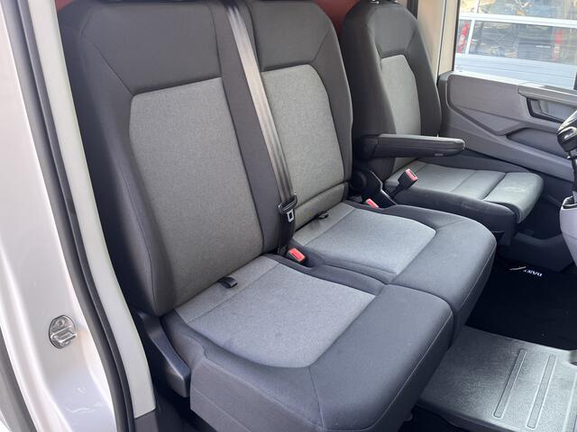 Volkswagen CRAFTER 50 2.0 TDI DC Be-trekker 5175 kg Trekgewicht Airco Cruise controle Kastinrichting 3-Persoons Telefoonverbinding Euro 6 Omvormer Tachograaf Apple carplay COC-document aanwezig! Dubbele cabine trekker Be-co