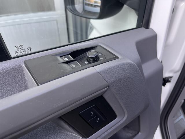 Volkswagen CRAFTER 50 2.0 TDI DC Be-trekker 5175 kg Trekgewicht Airco Cruise controle Kastinrichting 3-Persoons Telefoonverbinding Euro 6 Omvormer Tachograaf Apple carplay COC-document aanwezig! Dubbele cabine trekker Be-co