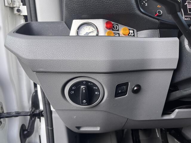 Volkswagen CRAFTER 50 2.0 TDI DC Be-trekker 5175 kg Trekgewicht Airco Cruise controle Kastinrichting 3-Persoons Telefoonverbinding Euro 6 Omvormer Tachograaf Apple carplay COC-document aanwezig! Dubbele cabine trekker Be-co