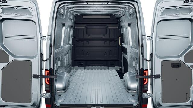 Volkswagen CRAFTER Bedrijfswagens Highline L3H3 2.0 TDI 130 kW 177 pk 8 versn. Auto | BPM vrij | Middelhoog dak | Trekhaak met vaste kogel | Climatronic airconditioning |