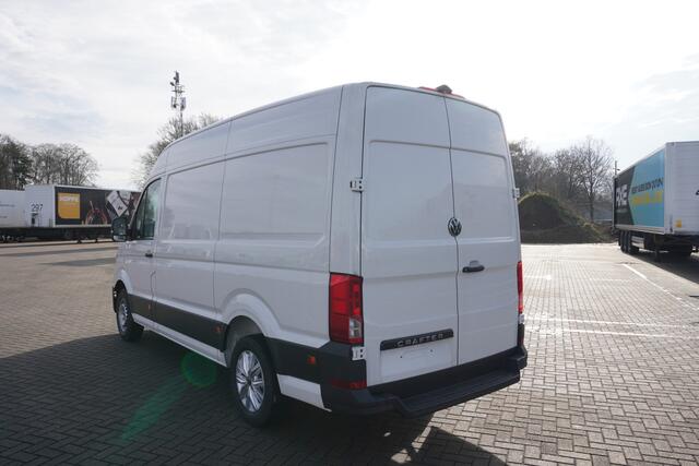 Volkswagen CRAFTER 30 2.0 TDI L3H3 Exclusive 30 2.0 TDI L3H3 177 PK Aut. Exclusive, LED koplampen, Adaptive cruise control, Alarm, Stuurverwarming