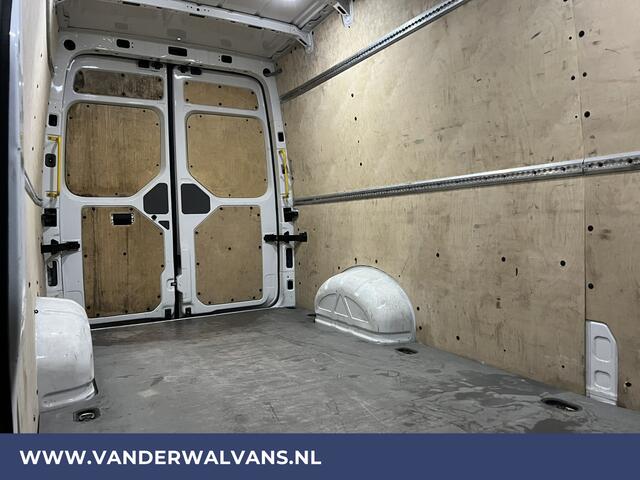 Volkswagen CRAFTER 2.0 TDI 141pk L4H3 L3H2 Euro6 Airco | Camera | Apple Carplay | Android Auto | Parkeersensoren Bijrijdersbank, 3000kg trekvermogen
