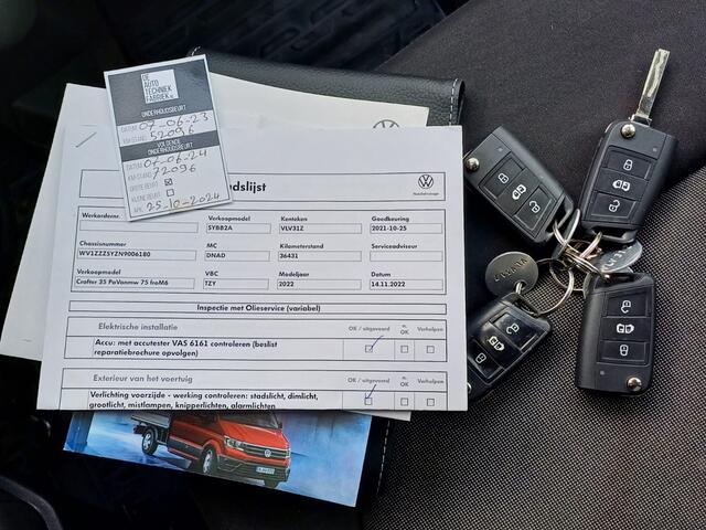 Volkswagen CRAFTER 35 2.0 TDI L3H3 Highline | 3 PERS | NAVI | PDC V+A | BETIMMERD | TREKHAAK |
