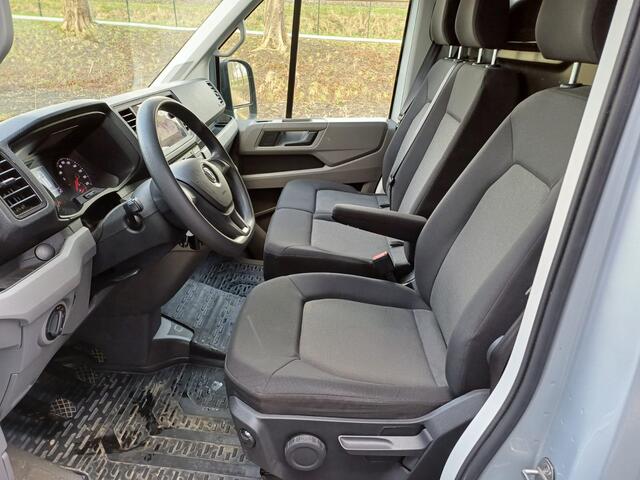 Volkswagen CRAFTER 35 2.0 TDI L3H3 Highline | 3 PERS | NAVI | PDC V+A | BETIMMERD | TREKHAAK |