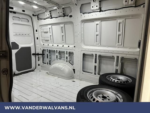 Volkswagen CRAFTER 2.0 TDI 141pk L3H3 L2H2 Euro6 Airco | Camera | Apple Carplay | Cruisecontrol Android Auto, Chauffeursstoel