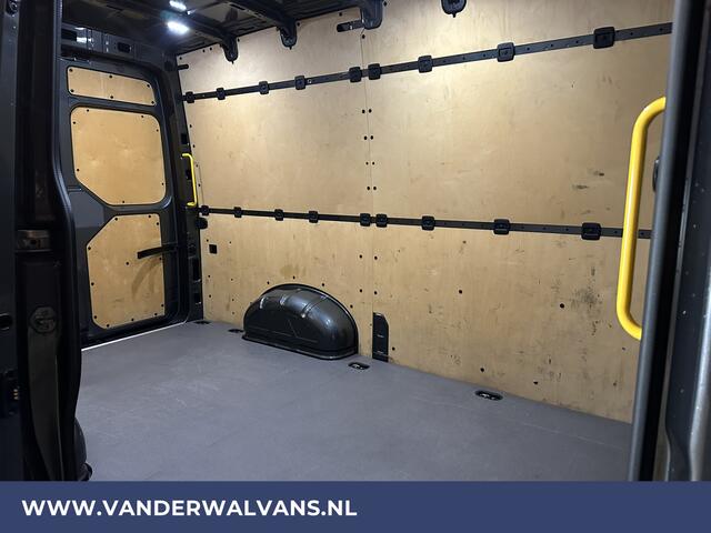 Volkswagen CRAFTER 2.0 TDI 141pk L3H3 L2H2 Euro6 Airco | Cruisecontrol | 3000kg Trekhaak Bijrijdersbank