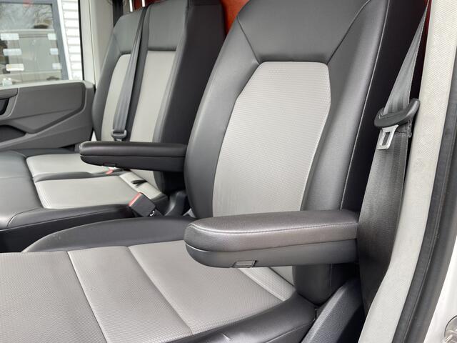 Volkswagen CRAFTER 2.0 TDI 177pk DSG automaat BE trekker / nu 3 persoons / kan omgebouwd worden naar DC 7 persoons / vaste prijs rijklaar ¤ 32.950 ex btw / lease vanaf ¤ 589 / Veldhuizen / dubbellucht