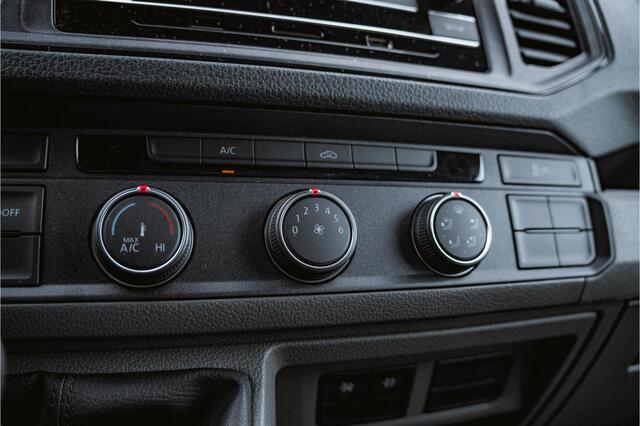 Volkswagen CRAFTER 35 2.0 TDI 177PK L4 Open laadbak Airco | Cruise control | 3-zits | LxBxH 430x203x40 cm |