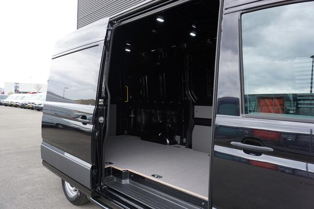 Volkswagen CRAFTER 35 | 2.0 TDI | L3H3 | RWD | 3,5T Trekvermogen | 2x Schuifdeur | Automaat | ACC | Camera | Stoelverwarming | Standkachel
