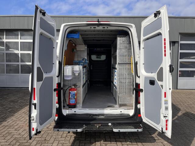 Volkswagen CRAFTER 35 2.0 TDI L3H3 oud L2H2 Airco Cruise control Trekhaak 3000kg Kastinrichting Omvormer Standkachel werkplaats Navigatiesysteem Telefoonverbinding 2-Persoons Camera