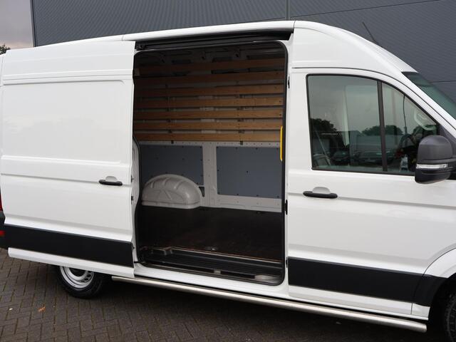 Volkswagen CRAFTER 35 2.0 TDI L3H3 Comfortline EURO VI | 140 PK | Comfortstoel Plus + Armleuningen Bijrijdersbank | Airco | Cruise Control | Navigatie BT DAB+ Apple Carplay / Android Auto | Verwarmbare Voorruit | Parkeersensoren Voor + Achter | Trekhaak