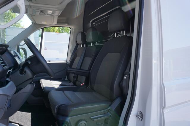Volkswagen CRAFTER 30 | 140 PK | L3H3 | App-Connect | Camera | Trekhaak | Voorruitverwarming