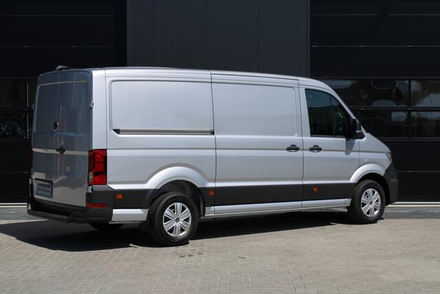Volkswagen CRAFTER 35 2.0 TDI L3H2 177pk - Facelift - Navigatie - LED - Geveerde stoel - Virtual cockpit - Camera - Verwarmd stuur - Stoelverwarming - Rijklaar