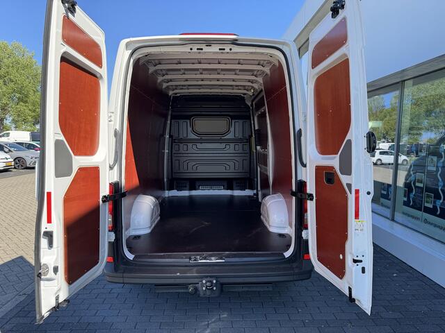 Volkswagen CRAFTER 35 2.0 TDI L3H3 Trendline | 140PK | Laadruimte Betimmering | Side Bars | Lichtmetaal 17" | Hoog dak | Trekhaak |
