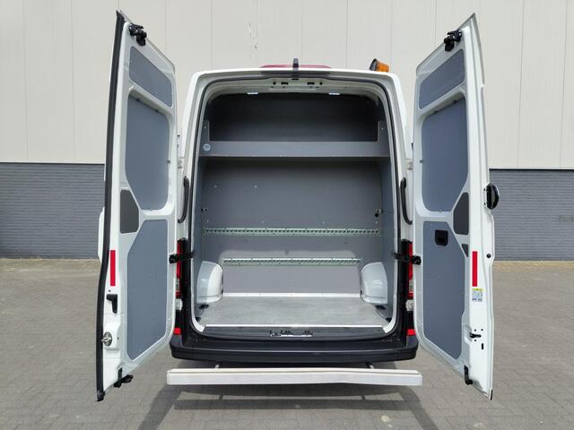Volkswagen CRAFTER 30 2.0TDI L3H2 Airco Camera Navi Ingebouwd kantoor Bluetooth EURO6 Betonplex vloer Wandbekleding Schuifdeur Buro 2.500kg trekvermogen keurige bus!