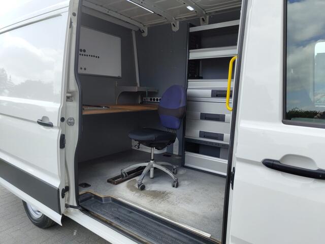 Volkswagen CRAFTER 30 2.0TDI L3H2 Airco Camera Navi Ingebouwd kantoor Bluetooth EURO6 Betonplex vloer Wandbekleding Schuifdeur Buro 2.500kg trekvermogen keurige bus!