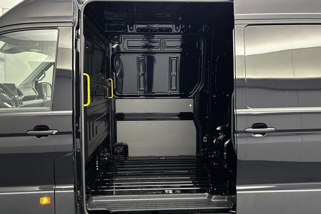 Volkswagen CRAFTER 35 2.0 TDI L3H3 177PK DSG | Nieuw model | 2x Schuifdeur | Adaptief cruise control | Apple carplay | Verwarmde stoelen | Facelift