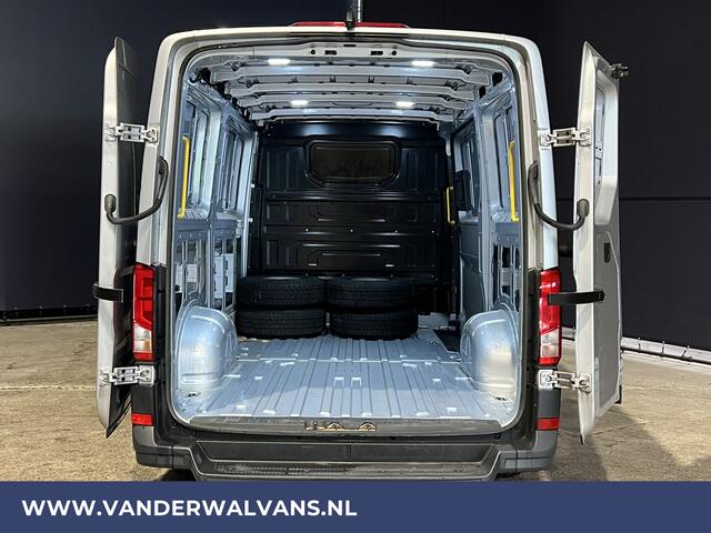Volkswagen CRAFTER 2.0 TDI 141pk L3H2 L2H1 Euro6 Airco | Camera | Apple Carplay | Android Auto Bijrijdersbank