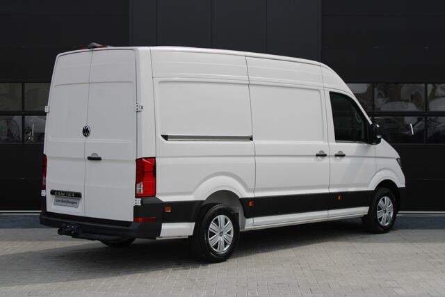Volkswagen CRAFTER 35 2.0 TDI L3H3 177pk - Facelift - Navigatie - LED - Geveerde stoel - Virtual cockpit - Camera - Trekhaak - Stoelverwarming - Rijklaar