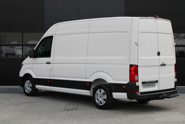 Volkswagen CRAFTER 35 2.0 TDI L3H3 177pk - Facelift - Navigatie - LED - Geveerde stoel - Virtual cockpit - Camera - Trekhaak - Stoelverwarming - Rijklaar