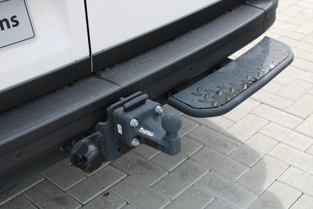 Volkswagen CRAFTER 35 2.0 TDI L3H3 177pk - Facelift - Navigatie - LED - Geveerde stoel - Virtual cockpit - Camera - Trekhaak - Stoelverwarming - Rijklaar