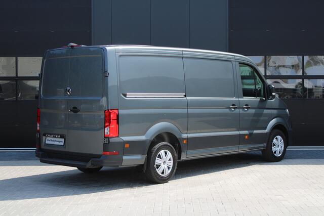 Volkswagen CRAFTER 35 2.0 TDI L3H2 177pk - Facelift - 2x Schuifdeur - Navigatie - LED - Geveerde stoel - Virtual cockpit - Camera - Verwarmd stuur - Stoelverwarming - Rijklaar