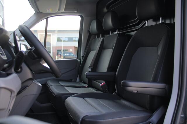 Volkswagen CRAFTER 35 2.0 TDI L3H2 177pk - Facelift - 2x Schuifdeur - Navigatie - LED - Geveerde stoel - Virtual cockpit - Camera - Verwarmd stuur - Stoelverwarming - Rijklaar
