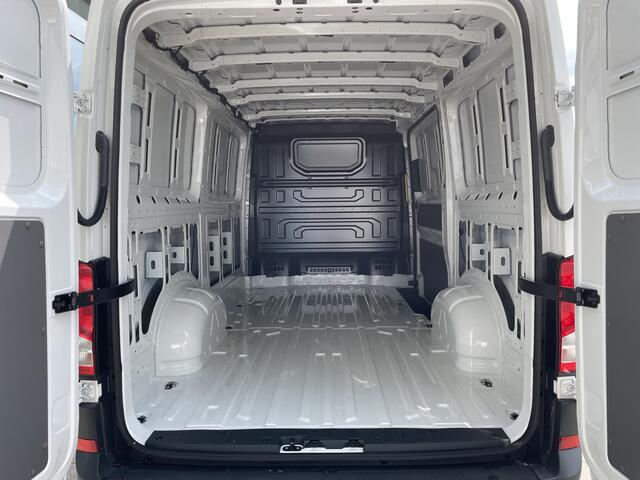 Volkswagen CRAFTER 30 2.0 TDI L3H2 Highline 140pk Automaat | Trekhaak | App connect