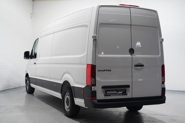 Volkswagen CRAFTER 2.0 TDI 140 pk L4H3 Airco, Cruise Control Geveerde Stoel, PDC V+A, 3-Zits, Nieuw Overjarig