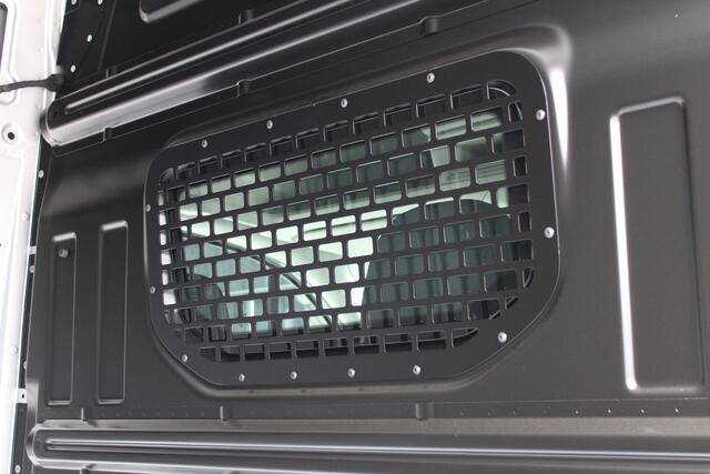 Volkswagen CRAFTER 35 2.0 TDI L3H3 177pk - LED koplampen - Navigatie - Geveerde stoel - Cruise - Camera - DAB - Parkeersensoren - Rijklaar