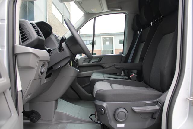 Volkswagen CRAFTER 35 2.0 TDI L3H3 177pk - LED koplampen - Navigatie - Geveerde stoel - Cruise - Camera - DAB - Parkeersensoren - Rijklaar