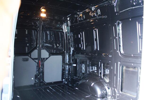 Volkswagen CRAFTER 35 2.0 TDI L3H3 177pk - Facelift - Navigatie - LED - Geveerde stoel - Virtual cockpit - Camera - Trekhaak - Stoelverwarming - Rijklaar