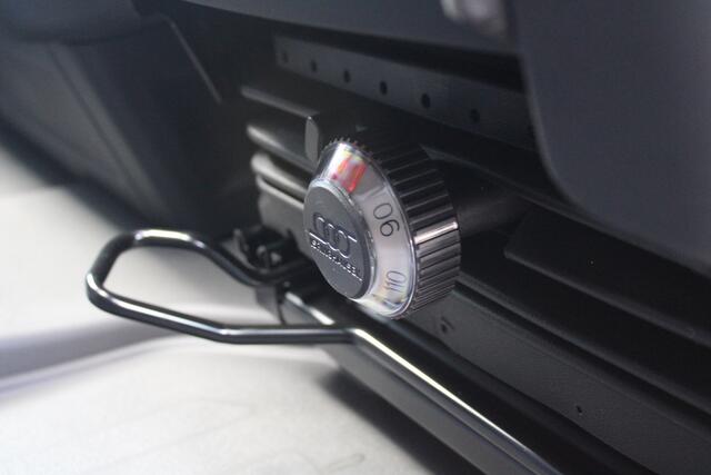 Volkswagen CRAFTER 35 2.0 TDI L3H3 177pk - Facelift - Navigatie - LED - Geveerde stoel - Virtual cockpit - Camera - Trekhaak - Stoelverwarming - Rijklaar