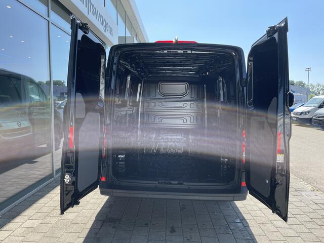 Volkswagen CRAFTER 30 2.0 TDI L3H2 Highline 140 Pk Automaat | Trekhaakvoorbereiding | App-connect | 3 Zits
