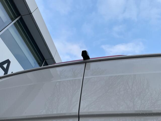 Volkswagen CRAFTER 35 2.0 TDI L3H3 Highline 140pk Auto | Trekhaak | Camera | App connect