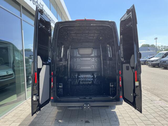 Volkswagen CRAFTER 35 2.0 TDI L3H3 Trendline 140pk Hand | Trekhaak | App connect | Camera