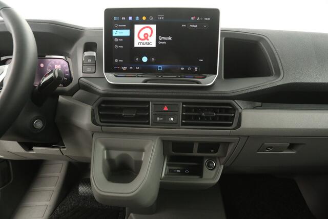 Volkswagen CRAFTER 2.0 TDI DSG HIGHLINE EXCLUSIVE L3H3 | FACELIFT MODEL | BPM VRIJ | NIEUW 3000KG TREKHAAK VIRTUAL ADAPTIVE CRUISE LED 140PK CARPLAY 17"LMV