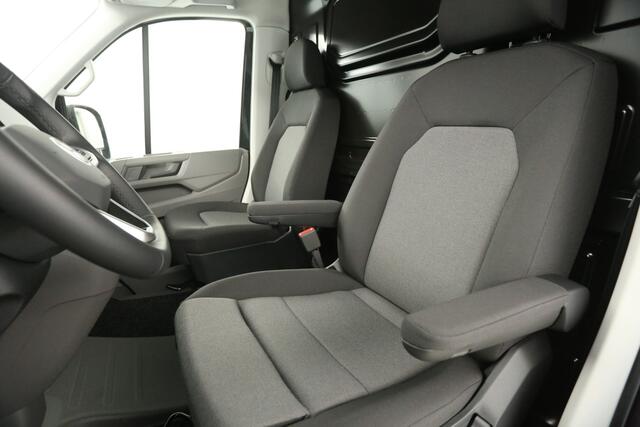 Volkswagen CRAFTER 2.0 TDI DSG HIGHLINE EXCLUSIVE L3H3 | FACELIFT MODEL | BPM VRIJ | NIEUW 3000KG TREKHAAK VIRTUAL ADAPTIVE CRUISE LED 140PK CARPLAY 17"LMV