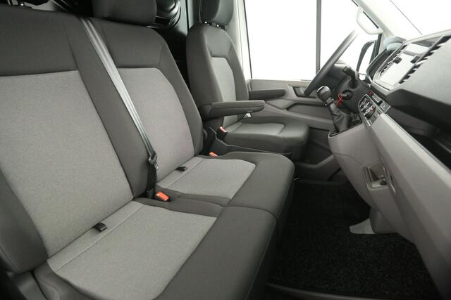 Volkswagen CRAFTER 30 2.0 TDI L3H3 | BPM Vrij | 3000KG Trekgew. 140PK Airco Cruise Carplay Navi PDC 3 Persoons Elektrpakket