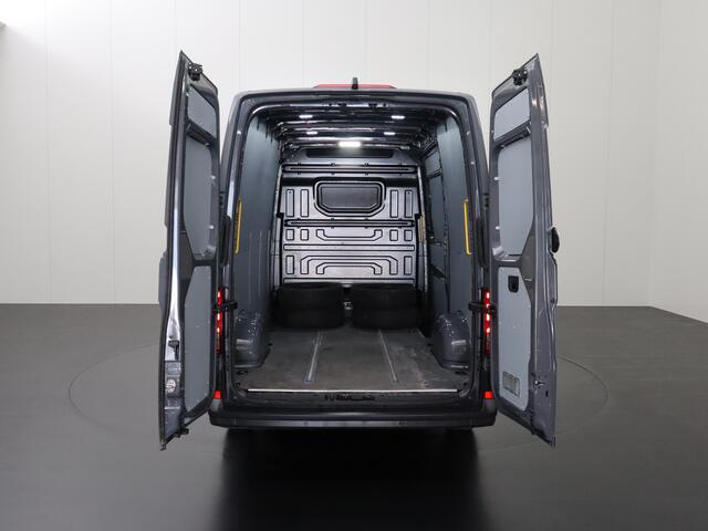 Volkswagen CRAFTER 2.0TDI 177PK L3H3 | Navigatie | Camera | Airco | Cruise | 3-Persoons