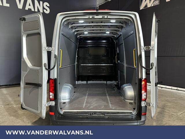 Volkswagen CRAFTER 2.0 TDI 141pk L3H3 L2H2 Euro6 Airco | Camera | Navigatie | Android Auto | Stoelverwarming Parkeersensoren, Bijrijdersbank, 3000kg trekvermogen, zilver