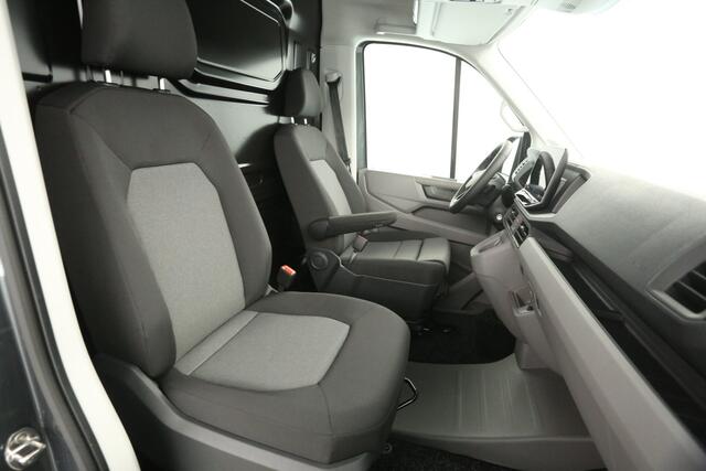 Volkswagen CRAFTER 2.0 TDI DSG HIGHLINE EXCLUSIVE L3H3 | FACELIFT MODEL | BPM VRIJ | NIEUW 3000KG TREKHAAK VIRTUAL ADAPTIVE CRUISE LED 140PK CARPLAY 17"LMV