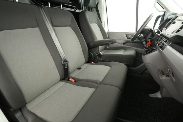 Volkswagen CRAFTER 30 2.0 TDI L3H3 | BPM VRIJ | 140PK Airco Carplay Cruise Navigatie 17"LMV PDC 3 Persoons Zonneklep