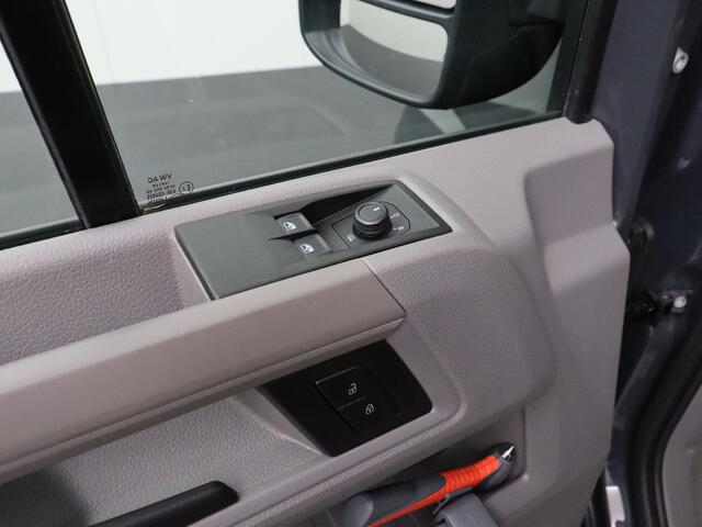 Volkswagen CRAFTER 2.0TDI 140PK DSG Automaat L4H3 Highline | Navigatie | Airco | Cruise | 3-Persoons | Betimmering