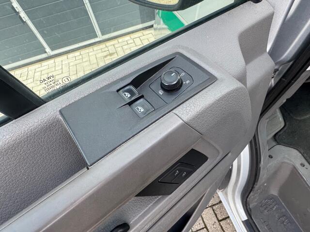 Volkswagen CRAFTER 35 2.0 TDI 140PK GB / NAP 1e eigenaar / Navi / 3000kg AHW / Airco / Comfortstoel / Cruise